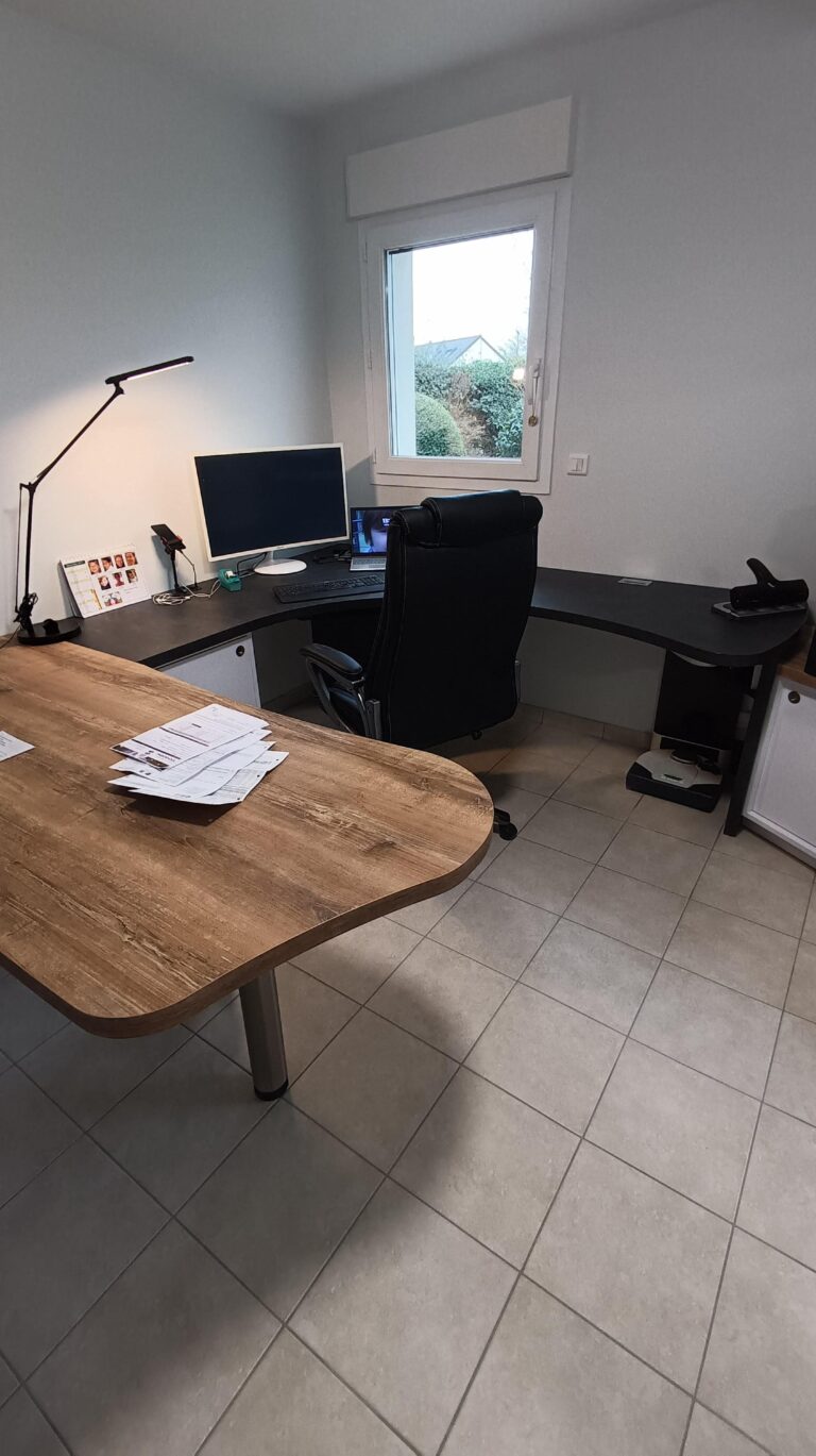 Un bureau fonctionnel et moderne