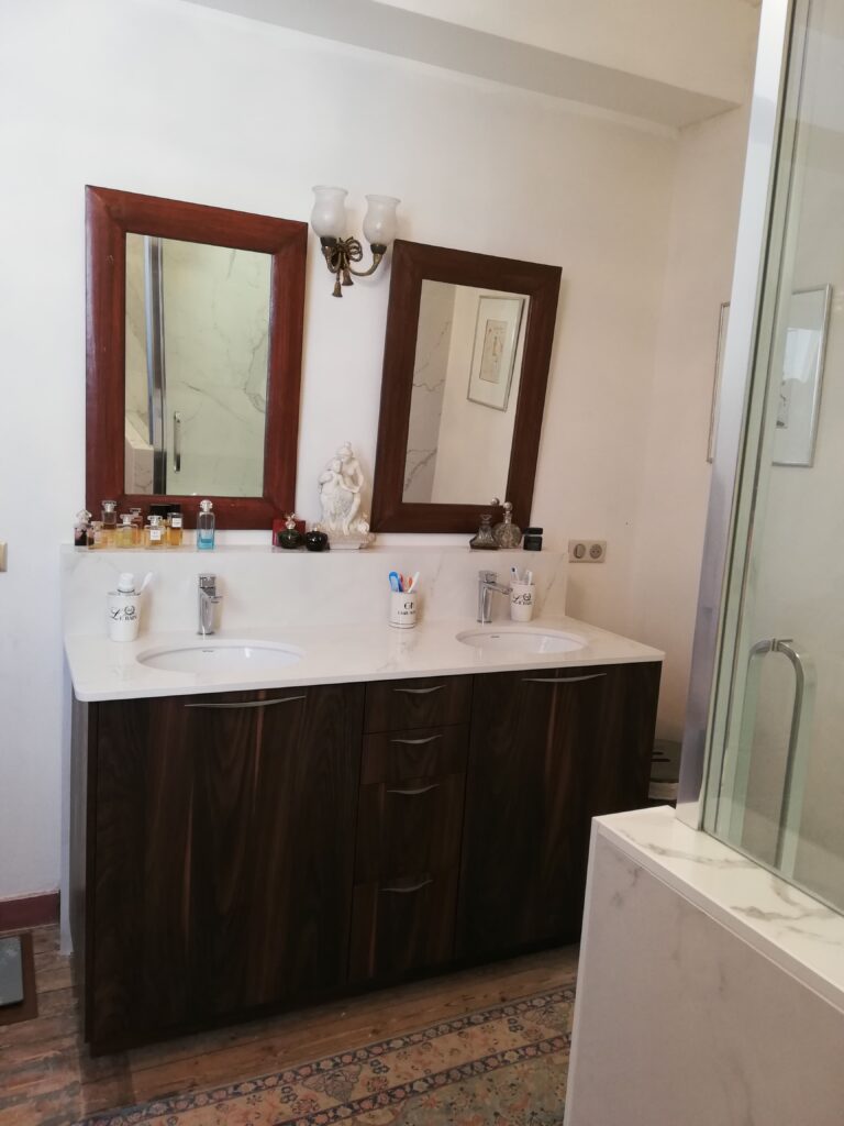 Salle de bain double vasque intemporelle