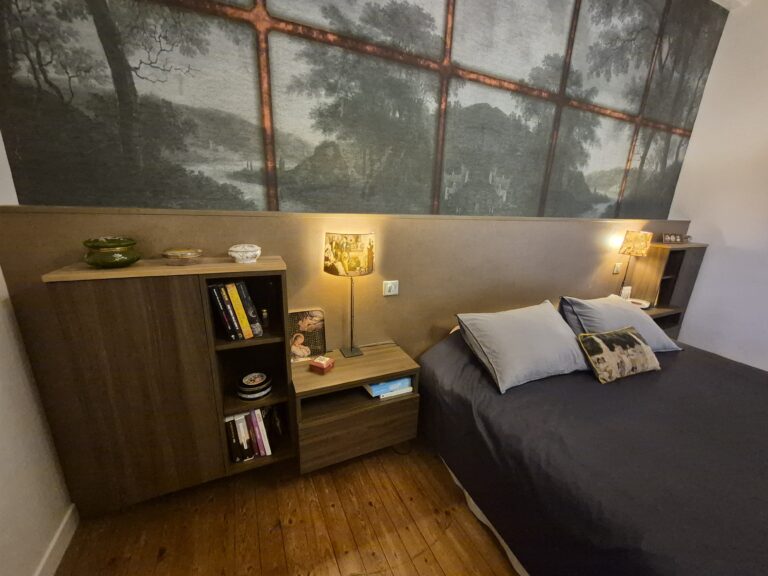 Une tête de lit XXL au caractère unique